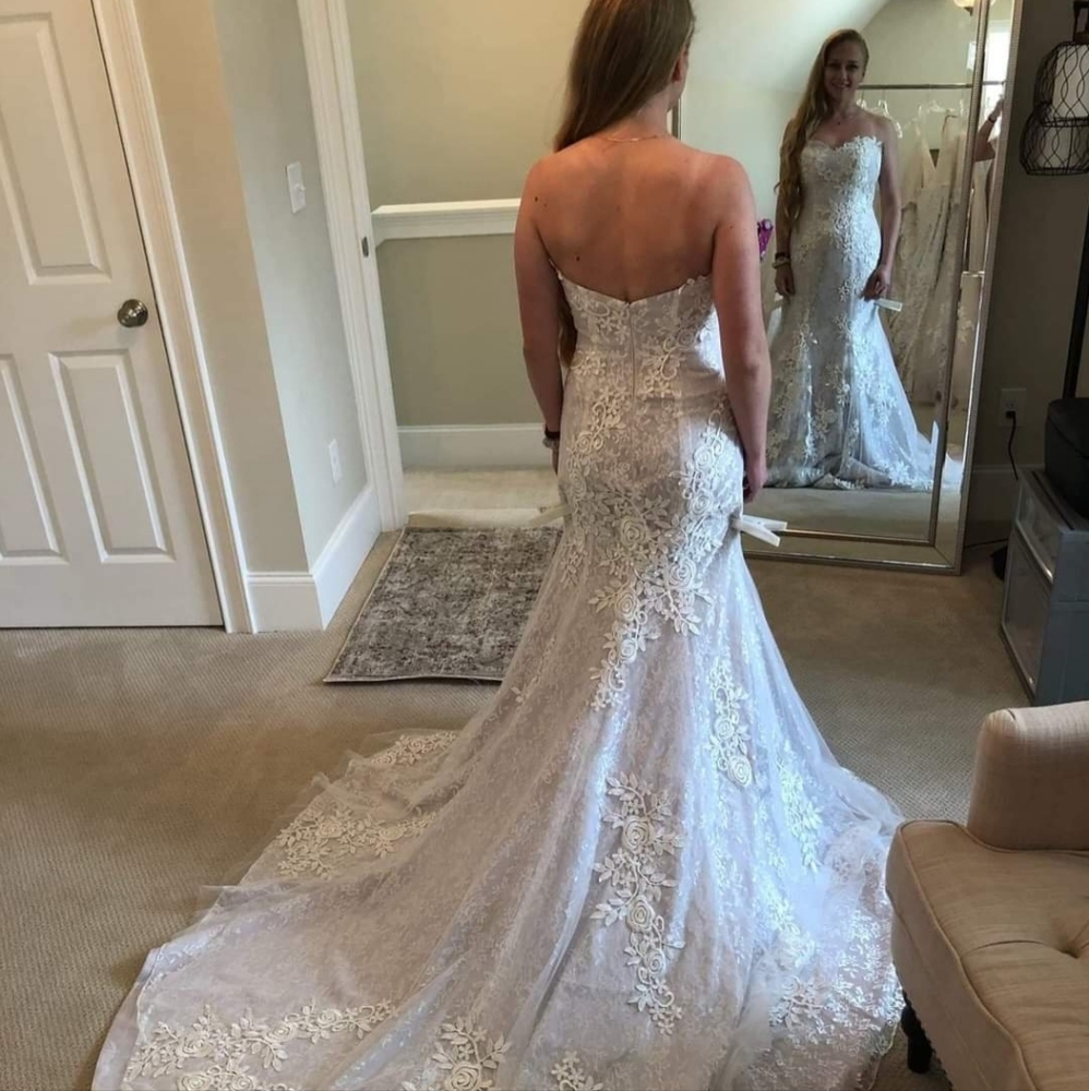 NWT Wedding dress, never worn to a wedding, too beautiful to sit in my closet!